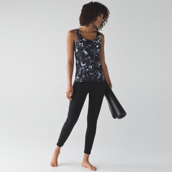 LULULEMON Criss Cross Perforated Leggings SIze 6 - Picture 1 of 9